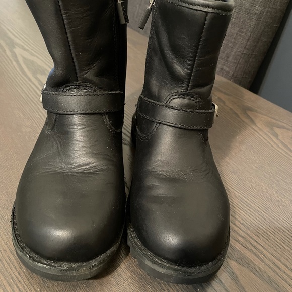 Ugg Harwell Big Kids Black Leather Zip - Picture 4 of 8